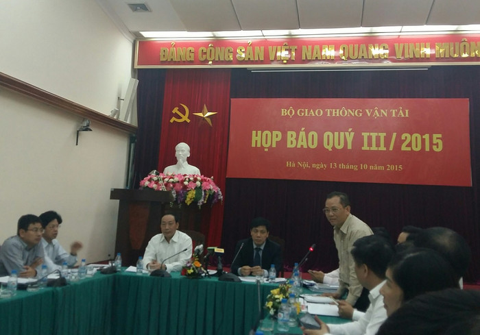 Ông Trần Văn Lâm - Vụ trưởng Vụ Tổ chức Cán bộ thông tin về vụ việc chiều nay. ảnh: Ngọc Quang.