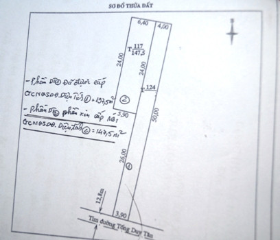 Văn bản đề nghị cấp Giấy chứng nhân quyền sử dụng đất được UBND phường Lam Sơn trình lãnh đạo thành phố Thanh Hóa ghi chú rất rõ phần diện tích đã được cấp sổ đỏ và phần xin cấp mới. Tuy nhiên, cán bộ phòng Tài Nguyên và môi trường thành phố đã tự ý ghép thửa 117 và 124 trái quy định của pháp luật (ảnh: XUÂN QUANG) Văn bản đề nghị cấp Giấy chứng nhân quyền sử dụng đất được UBND phường Lam Sơn trình lãnh đạo thành phố Thanh Hóa ghi chú rất rõ phần diện tích đã được cấp sổ đỏ và phần xin cấp mới. Tuy nhiên, cán bộ phòng Tài Nguyên và môi trường thành phố đã tự ý ghép thửa 117 và 124 trái quy định của pháp luật (ảnh: XUÂN QUANG)