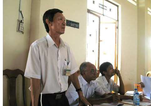Ông Phạm Thanh Quang, Chủ tịch UBMTTQ thị trấn Liên Hương trao đổi về kết quả thực hiện mô hình. Ông Phạm Thanh Quang, Chủ tịch UBMTTQ thị trấn Liên Hương trao đổi về kết quả thực hiện mô hình.