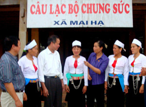 Một buổi sinh hoạt của CLB "Chung sức" tại xã Mai Hại (huyện Mai Châu). Một buổi sinh hoạt của CLB "Chung sức" tại xã Mai Hại (huyện Mai Châu).