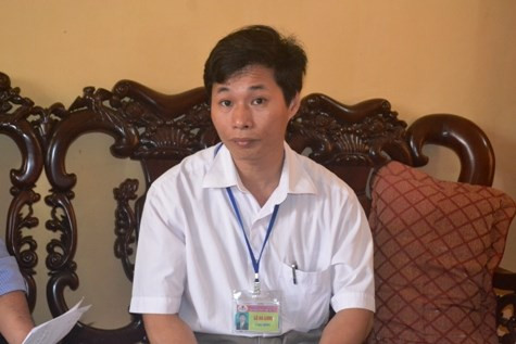 Ông Lê Bá Long, Phó hiệu trưởng trường THPT Như Xuân 2: "Cái đó chúng tôi còn phải bàn". Ảnh (XUÂN QUANG). Ông Lê Bá Long, Phó hiệu trưởng trường THPT Như Xuân 2: "Cái đó chúng tôi còn phải bàn". Ảnh (XUÂN QUANG).