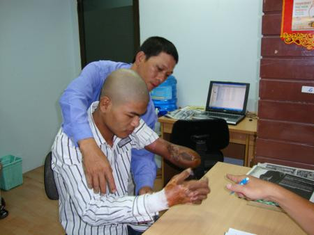 Nhiều người lao động chịu thiệt thòi khi xảy ra sự cố tai nạn lao động. Nhiều người lao động chịu thiệt thòi khi xảy ra sự cố tai nạn lao động.