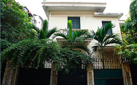 Căn biệt thự 400m2 tại phố Nguyễn Chế Nghĩa (quận Hoàn Kiếm) được dư luận bàn luận sôi nổi thời gian qua. Căn biệt thự 400m2 tại phố Nguyễn Chế Nghĩa (quận Hoàn Kiếm) được dư luận bàn luận sôi nổi thời gian qua.