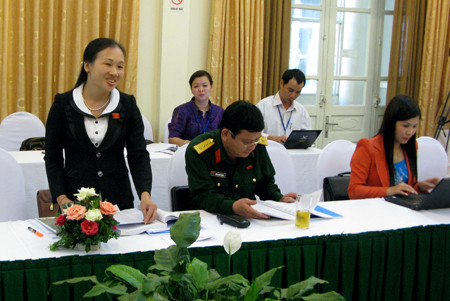 Đại biểu Đặng Thị Kim Liên - đoàn Yên Bái (SN 1980). Dân tộc: Dao Quê quán: Xã Lâm Thượng, huyện Lục Yên , Yên Bái Nghề nghiệp, chức vụ (hiện tại): Huyện ủy viên, Phó Chủ tịch Hội nông dân huyện Lục Yên, Ủy viên Hội đồng Dân tộc của Quốc hội.