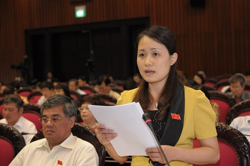 Đại biểu Lê Thị Hương - đoàn Thanh Hóa (SN 1980). Quê quán: Phường Đông Thọ, thành phố Thanh Hóa; hiện là giáo viên Trường THPT Lam Sơn, thành phố Thanh Hóa, tỉnh Thanh Hóa.