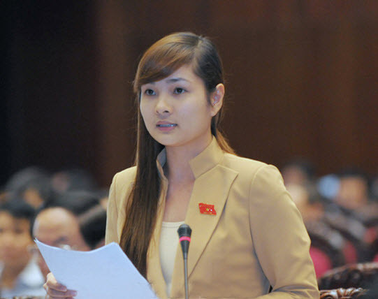 Đại biểu Vũ Thị Hương Sen - đoàn Hải Dương (SN 1986). Quê quán: xã Cẩm Vũ, huyện Cẩm Giàng, tỉnh Hải Dương; hiện đang là Bác sỹ Bệnh viện nhi Hải Dương.