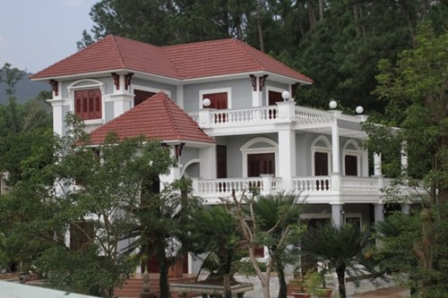 Tòa biệt thự đồ xộ của ông Phan Như Thạch xây dựng không phép trong rừng Hải Vân. Tòa biệt thự đồ xộ của ông Phan Như Thạch xây dựng không phép trong rừng Hải Vân.