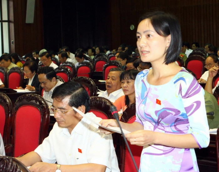 Đại biểu Vũ Thị Nguyệt - đoàn Hưng Yên (SN 1983). Quê quán: Xã Thuần Hưng, huyện Khoái Châu , Hưng Yên; Trình độ học vấn: 12/12; Trình độ chuyên môn: Đại học Y; Nghề nghiệp, chức vụ (hiện tại): Bác sỹ khoa xét nghiệm Bệnh viện Sản Nhi Hưng Yên.