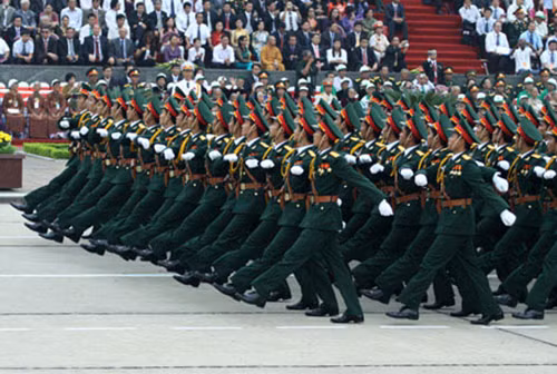 Chủ tịch nước yêu cầu tiếp tục xây dựng hiện đại hóa quân đội để bảo vệ tổ quốc.