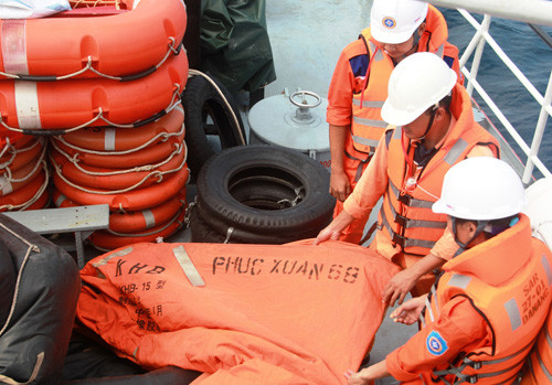 Một số vật dụng của tàu Xuân Phúc. Ảnh: TNO.