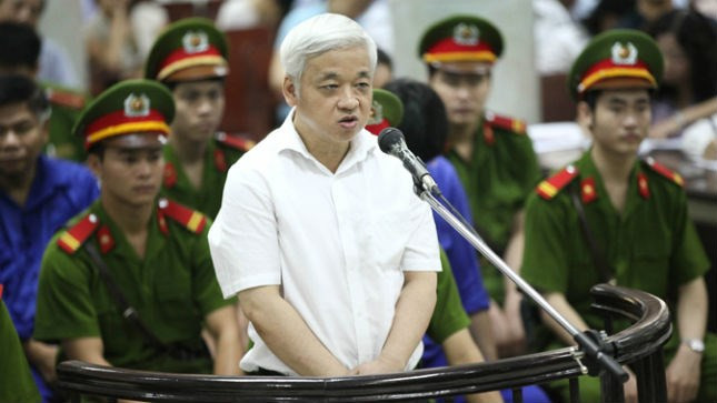 Nguyễn Đức Kiên lĩnh án 30 năm tù. Nguyễn Đức Kiên lĩnh án 30 năm tù.