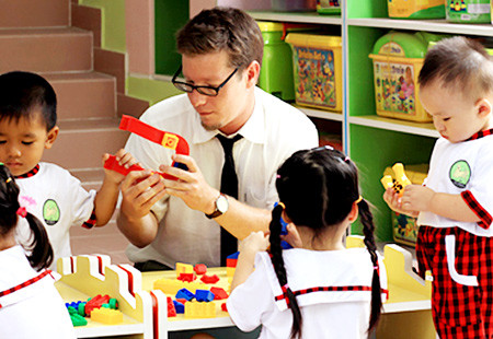Chính phủ bỏ quy định giáo viên người nước ngoài phải có 5 năm kinh nghiệm giảng dạy mầm non, giáo dục phổ thông. Chính phủ bỏ quy định giáo viên người nước ngoài phải có 5 năm kinh nghiệm giảng dạy mầm non, giáo dục phổ thông.