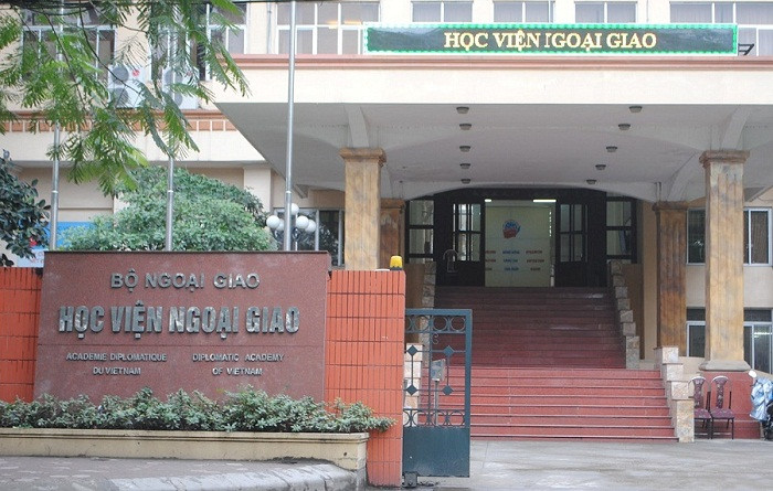 Học viện Ngoại giao có nhiệm vụ tổ chức nghiên cứu, tổng hợp và dự báo chiến lược về tình hình thế giới, quan hệ quốc tế... Học viện Ngoại giao có nhiệm vụ tổ chức nghiên cứu, tổng hợp và dự báo chiến lược về tình hình thế giới, quan hệ quốc tế...