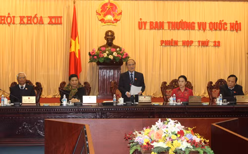 Chủ tịch Quốc hội Nguyễn Sinh Hùng nhắc nhở, Đại biểu Quốc hội vắng họp quá nhiều là chuyện dư luận không đồng tình.