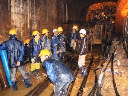 Các cơ quan chức năng đang điều tra sự cố sập hầm thủy điện Đa Dâng. Các cơ quan chức năng đang điều tra sự cố sập hầm thủy điện Đa Dâng.