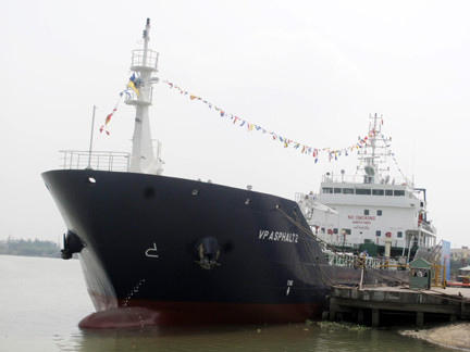 Tàu VP ASPHALT 2 bị cướp biển tấn công. Tàu VP ASPHALT 2 bị cướp biển tấn công.