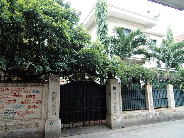 Ngôi biệt thự ông Hoàng Văn Nghiên được thuê nhiều năm sau khi nghỉ hưu với mức giá "bèo", chưa tới 500 nghìn đồng/tháng. Ngôi biệt thự ông Hoàng Văn Nghiên được thuê nhiều năm sau khi nghỉ hưu với mức giá "bèo", chưa tới 500 nghìn đồng/tháng.