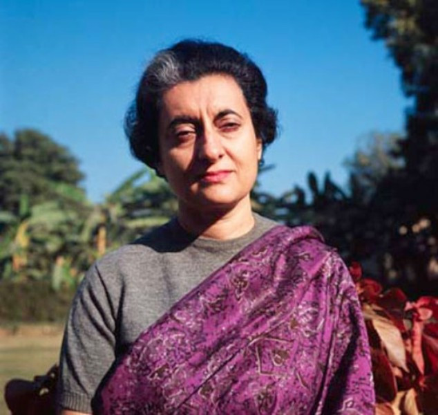 Indira Gandhi - Cố Thủ tướng Ấn Độ. Bà Indira Gandhi (1917 - 1984) là Thủ tướng Ấn Độ trong hai giai đoạn: 1966 - 1977 và được bầu lại vào năm 1980 cho đến thời gian bị ám sát. Bà lên nắm quyền thủ tướng dưới sự ủng hộ của đông đảo người dân. Bà từng học tại Đại học Oxford.