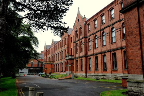 Nếu bạn không sinh sống tại nước nói tiếng Anh, UCD Michael Smurfit Graduate Business School yêu cầu bạn phải tham gia cuộc kiểm tra khả năng Anh ngữ gắt gao trước khí nhập học (Ảnh: Phạm Trung Tuyến) Nếu bạn không sinh sống tại nước nói tiếng Anh, UCD Michael Smurfit Graduate Business School yêu cầu bạn phải tham gia cuộc kiểm tra khả năng Anh ngữ gắt gao trước khí nhập học (Ảnh: Phạm Trung Tuyến)