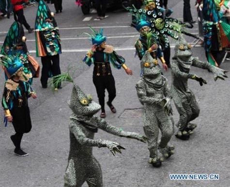 Các bạn trẻ chào mừng ngày quốc lễ quan trọng ở Dublin, Ireland hôm 11/3/2012