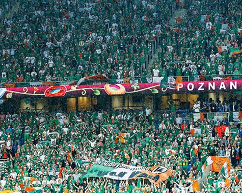 Hình ảnh đẹp của cổ động viên Ireland sẽ còn đọng lại mãi trong lòng những tín đồ túc cầu