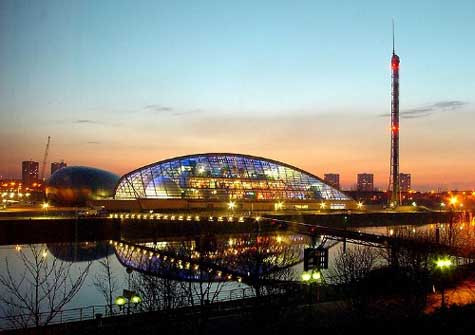 Glasgow và Edinburgh - thủ phủ xứ Scotland thu hút sinh viên quốc tế Glasgow và Edinburgh, hai thành phố của Scotland, nổi tiếng bởi những lâu đài, những ngôi nhà cổ kính, nhỏ xinh như trong truyện cổ tích. Nhiều nhà nghiên cứu kiến trúc trên thế giới nhận xét, kiến trúc Trung cổ ở đây là nét đẹp ấn tượng và biến nó trở thành điểm đến hấp dẫn nhất Scotland. (Ảnh: Thành phố Glasgow) Glasgow và Edinburgh - thủ phủ xứ Scotland thu hút sinh viên quốc tế Glasgow và Edinburgh, hai thành phố của Scotland, nổi tiếng bởi những lâu đài, những ngôi nhà cổ kính, nhỏ xinh như trong truyện cổ tích. Nhiều nhà nghiên cứu kiến trúc trên thế giới nhận xét, kiến trúc Trung cổ ở đây là nét đẹp ấn tượng và biến nó trở thành điểm đến hấp dẫn nhất Scotland. (Ảnh: Thành phố Glasgow)
