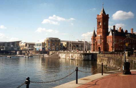 Cardiff - thành phố “tiết kiệm” Nếu là một người yêu thích các hoạt động xã hội và thể thao, bạn có thể lựa chọn Cardiff, thủ đô xứ Wales, nơi tọa lạc 4 trường đại học với hơn 30.000 sinh viên theo học. Đặc biệt Đại học Cardiff còn nổi tiếng với Go Global, một lễ hội văn hóa diễn ra trong 2 tuần, với hơn 35 hoạt động đa dạng từ các hoạt động nghệ thuật đến các cuộc hội thảo lớn. Cardiff - thành phố “tiết kiệm” Nếu là một người yêu thích các hoạt động xã hội và thể thao, bạn có thể lựa chọn Cardiff, thủ đô xứ Wales, nơi tọa lạc 4 trường đại học với hơn 30.000 sinh viên theo học. Đặc biệt Đại học Cardiff còn nổi tiếng với Go Global, một lễ hội văn hóa diễn ra trong 2 tuần, với hơn 35 hoạt động đa dạng từ các hoạt động nghệ thuật đến các cuộc hội thảo lớn.