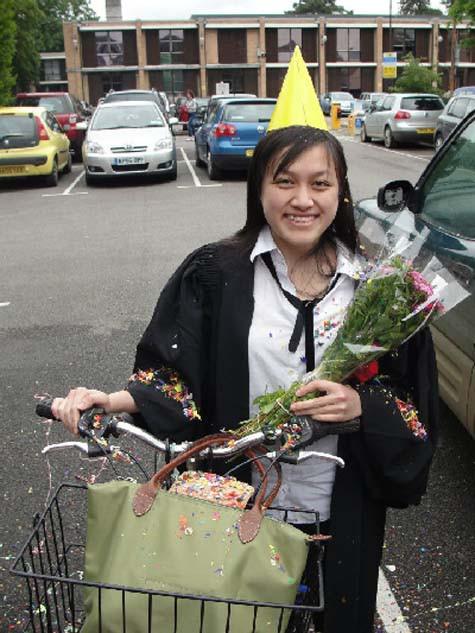 Những gương mặt Việt Nam trước lúc bước vào kì thi cuối cùng của đời sinh viên tại Oxford. (Ảnh: Vietnamese Society in Oxford) Những gương mặt Việt Nam trước lúc bước vào kì thi cuối cùng của đời sinh viên tại Oxford. (Ảnh: Vietnamese Society in Oxford)