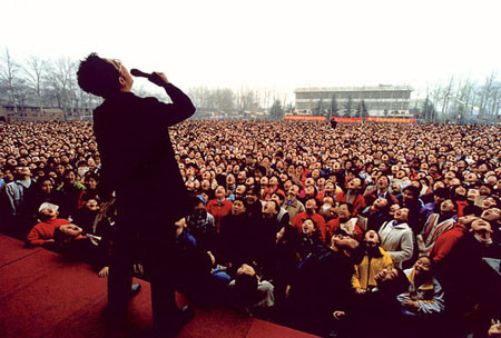 Đứng trước đám đông, và không ngần ngại điều gì: Hãy hét thật to lên!