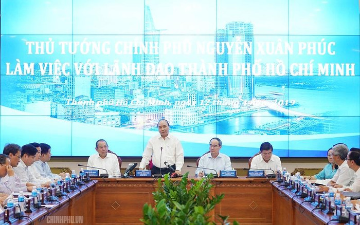 Thủ tướng Nguyễn Xuân Phúc làm phát biểu chỉ đạo tại buổi làm việc với lãnh đạo chủ chốt Thành phố Hồ Chí Minh. ảnh: VGP. Thủ tướng Nguyễn Xuân Phúc làm phát biểu chỉ đạo tại buổi làm việc với lãnh đạo chủ chốt Thành phố Hồ Chí Minh. ảnh: VGP.
