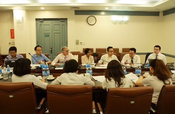 Tư vấn Mizuho trình bày tại hội thảo. Tư vấn Mizuho trình bày tại hội thảo.