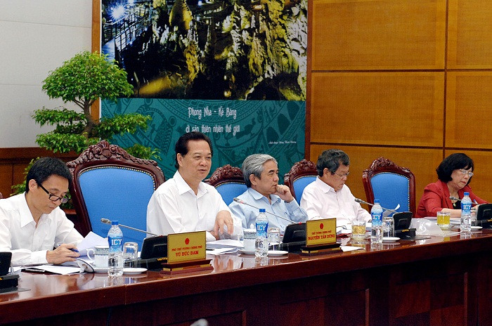 Thủ tướng Nguyễn Tấn Dũng yêu cầu Bộ Giáo dục tiếp tục lắng nghe các nhà khoa học, chuyên gia, ý kiến của người dân, để lựa chọn phương án ỳ thi quốc gia chung tốt nhất. Thủ tướng Nguyễn Tấn Dũng yêu cầu Bộ Giáo dục tiếp tục lắng nghe các nhà khoa học, chuyên gia, ý kiến của người dân, để lựa chọn phương án ỳ thi quốc gia chung tốt nhất.