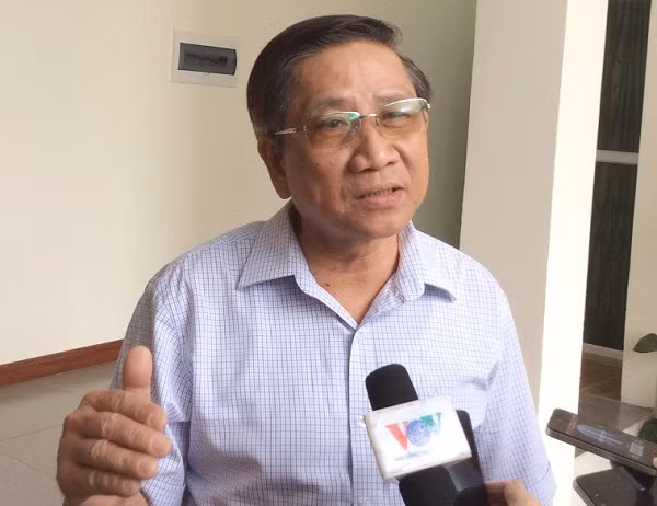 GS Nguyễn Minh Thuyết: "Chương trình giáo dục nào cũng phải xác định trang bị cho người học những kiến thức gì, hình thành và phát triển ở họ những kĩ năng và thái độ như thế nào". Ảnh: Ngọc Quang.