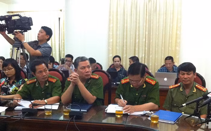 Công an Hà Nội thông tin việc tìm được xác nạn nhân Lê Thị Thanh Huyền vào chiều ngày 5/8. Ảnh: Ngọc Quang.