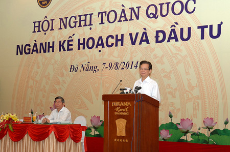 Thủ tướng Nguyễn Tấn Dũng chỉ đạo, chấm dứt tình trạng đầu tư công dàn trải. Thủ tướng Nguyễn Tấn Dũng chỉ đạo, chấm dứt tình trạng đầu tư công dàn trải.