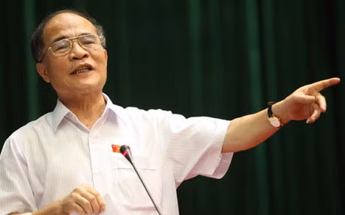 Chủ tịch Quốc hội Nguyễn Sinh Hùng: "Nghĩa vụ quân sự này là mang tính phổ thông, cho nên phải chuẩn bị sẵn sàng cho mọi công dân". Chủ tịch Quốc hội Nguyễn Sinh Hùng: "Nghĩa vụ quân sự này là mang tính phổ thông, cho nên phải chuẩn bị sẵn sàng cho mọi công dân".