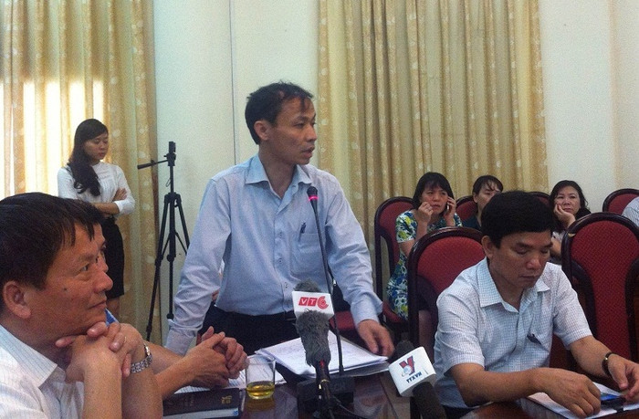 Ông Nguyễn Quang Tuấn – Trưởng phòng Tổ chức cán bộ, Sở Giáo dục và Đào tạo Hà Nội, thông tin về vụ việc một Thạc sĩ được đào tạo tại Pháp thi trượt đợt xét tuyển viên chức tháng 3 vừa qua. Ảnh: Ngọc Quang. Ông Nguyễn Quang Tuấn – Trưởng phòng Tổ chức cán bộ, Sở Giáo dục và Đào tạo Hà Nội, thông tin về vụ việc một Thạc sĩ được đào tạo tại Pháp thi trượt đợt xét tuyển viên chức tháng 3 vừa qua. Ảnh: Ngọc Quang.