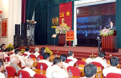 Thủ tướng Nguyễn Tấn Dũng: "Không thể để tội phạm tràn lan được, không thể để băng nhóm tội phạm xuất hiện và hoạt động ngang nhiên được". Thủ tướng Nguyễn Tấn Dũng: "Không thể để tội phạm tràn lan được, không thể để băng nhóm tội phạm xuất hiện và hoạt động ngang nhiên được".