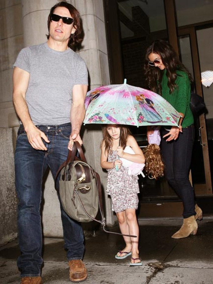 Tom Cruise là một trong số các diễn viên đắt giá nhất Hollywood. Anh từng đóng vai chính trong các phim ăn khách như Top Gun, Jerry Maguire và loạt phim Mission Impossible. Tom Cruise là một trong số các diễn viên đắt giá nhất Hollywood. Anh từng đóng vai chính trong các phim ăn khách như Top Gun, Jerry Maguire và loạt phim Mission Impossible.