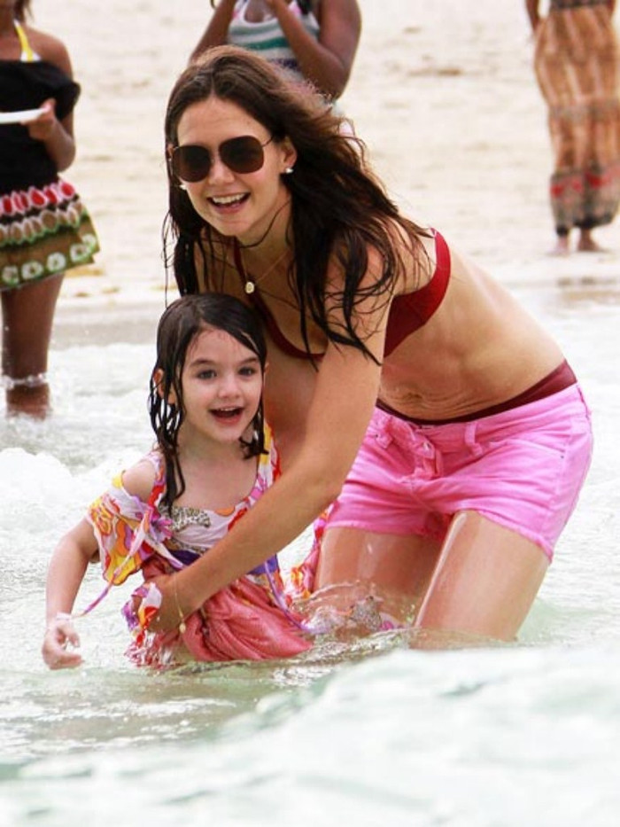 Cuộc hôn nhân tan vỡ khiến Tom Cruise vô cùng đau khổ. Không có bữa tiệc nào không tàn, cuộc hôn nhân đẹp nhất Hollywood cũng đến hồi kết vì "những bất đồng không thể hòa giải". Nhiều fan hâm mộ bày tỏ sự tiếc nuối cho cặp sao đẹp nhất Hollywood này. Cuộc hôn nhân tan vỡ khiến Tom Cruise vô cùng đau khổ. Không có bữa tiệc nào không tàn, cuộc hôn nhân đẹp nhất Hollywood cũng đến hồi kết vì "những bất đồng không thể hòa giải". Nhiều fan hâm mộ bày tỏ sự tiếc nuối cho cặp sao đẹp nhất Hollywood này.