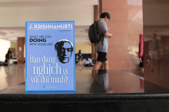 Cuốn sách Bạn đang nghịch gì với đời mình. Cuốn sách Bạn đang nghịch gì với đời mình.