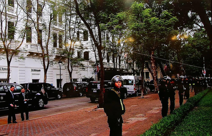 Lực lượng an ninh của Việt Nam cũng được lệnh sẵn sàng tại các vị trí. Ảnh: VGP/Hải Minh Lực lượng an ninh của Việt Nam cũng được lệnh sẵn sàng tại các vị trí. Ảnh: VGP/Hải Minh