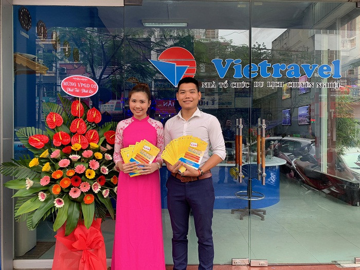 Khách hàng đến giao dịch và đăng ký tour sẽ được nhận ngay nhiều quà tặng hấp dẫn và giá trị. Khách hàng đến giao dịch và đăng ký tour sẽ được nhận ngay nhiều quà tặng hấp dẫn và giá trị.