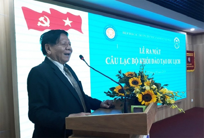 Phó giáo sư, Tiến sĩ Trần Xuân Nhĩ tham dự và phát biểu tại buổi lễ. Phó giáo sư, Tiến sĩ Trần Xuân Nhĩ tham dự và phát biểu tại buổi lễ.