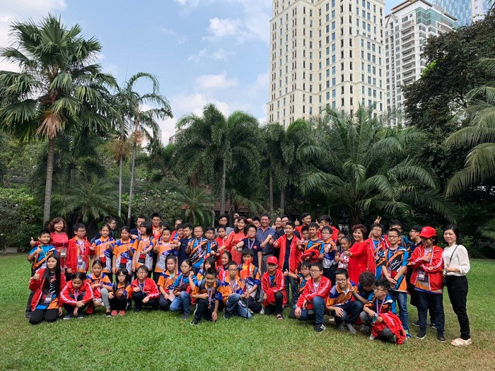 Thăm Đại sứ quán tại Thái Lan.