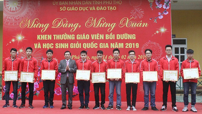 Học sinh Tỉnh Phú Thọ dẫn đầu các tỉnh Trung du miền núi phía Bắc về số lượng học sinh đạt giải Học sinh giỏi quốc gia trung học phổ thông năm 2019. Ảnh minh họa: baophutho.vn. Học sinh Tỉnh Phú Thọ dẫn đầu các tỉnh Trung du miền núi phía Bắc về số lượng học sinh đạt giải Học sinh giỏi quốc gia trung học phổ thông năm 2019. Ảnh minh họa: baophutho.vn.