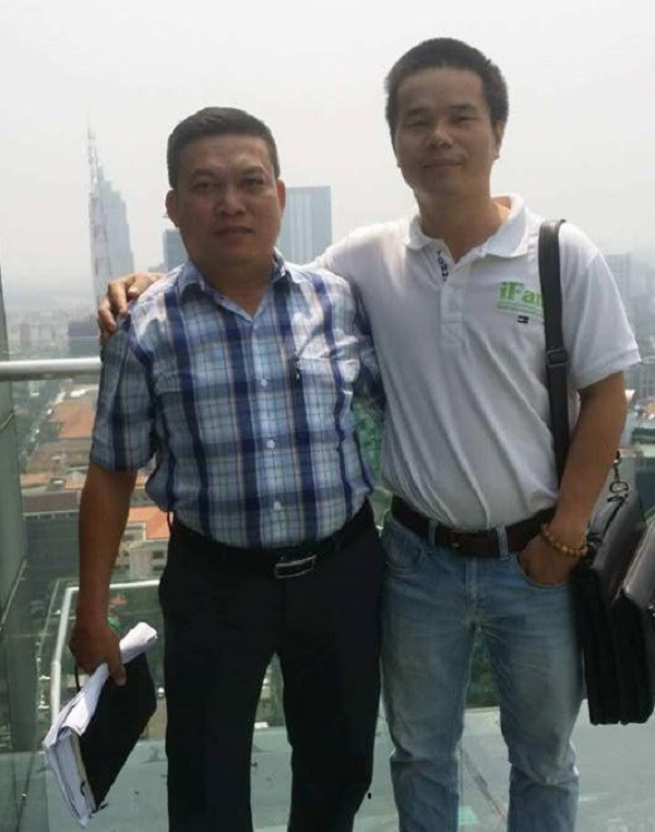 Nguyễn Hồng Tịnh, quê ở xã Tịnh Hà, huyện Sơn Tịnh, Quảng Ngãi (đứng bên trái). Ảnh: tác giả cung cấp Nguyễn Hồng Tịnh, quê ở xã Tịnh Hà, huyện Sơn Tịnh, Quảng Ngãi (đứng bên trái). Ảnh: tác giả cung cấp