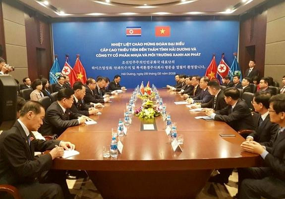 Đoàn đại biểu cấp cao Đảng Lao động Triều Tiên làm việc với lãnh đạo Tập đoàn An Phát Holdings và Nhà máy An Phát Plastic. Đoàn đại biểu cấp cao Đảng Lao động Triều Tiên làm việc với lãnh đạo Tập đoàn An Phát Holdings và Nhà máy An Phát Plastic.