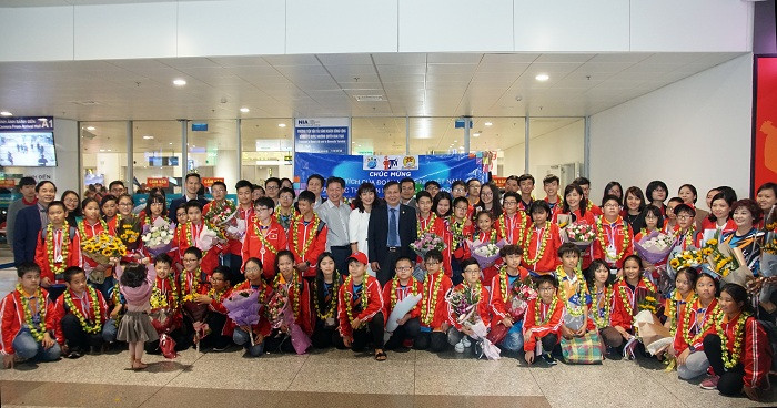 Lãnh đạo Sở đón Đoàn.