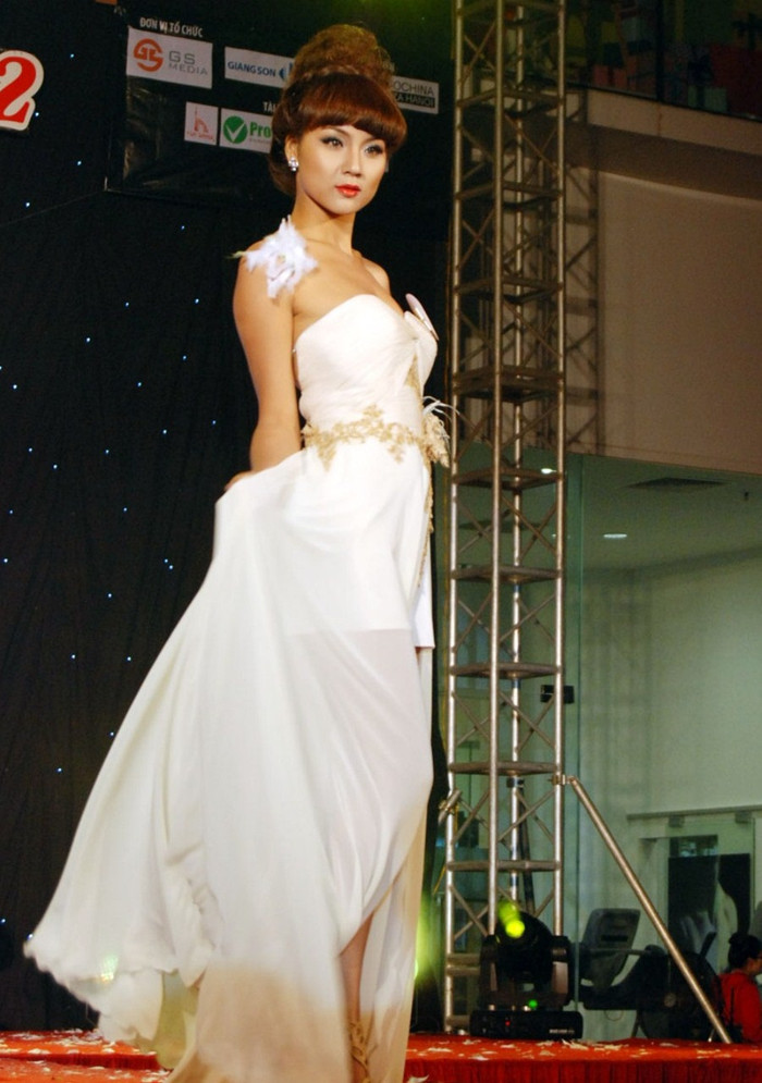 Thúy Nga cũng là một gương mặt gây nhiều ấn tượng tại cuộc thi này. >>Ngẩn ngơ trước nhan sắc của Mỹ Nhân >> Ngắm vẻ đẹp căng tràn của Lê Hoàng Bảo Trân >>Thục Vy - Á khôi cực xinh trên đất Sài thành >>NGẮM NHAN SẮC MẶN MÀ CỦA HOA KHÔI PHẠM PHƯƠNG THẢO Vẻ đẹp ngọt ngào của hot girl Lilly Luta >> NHAN SẮC YÊU KIỀU CỦA CÁC NỮ DOANH NHÂN TƯƠNG LAI >> Hotgirl Thảo My "đốt cháy mùa đông" đón Noel >> HOTGIRL KHẢ NGÂN, BẢO TRÂN KHIẾN SAO HÀN PHẢI GHEN TỊ